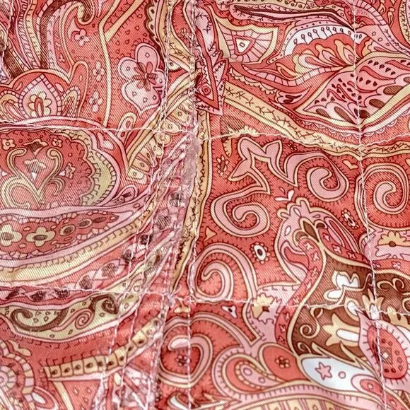 Liz Claiborne | Reversible Quilted Coat in Pink and Paisley | Medium - Picture 9 of 9